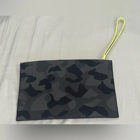 Rothy’s Camouflage Black and Gray Essential Pouch Camo EUC o - Picture 2 of 3